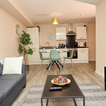 Deluxe And Cozy Two Bedroom With 1 Bathroom And Open Balcony Manchester Exterior foto