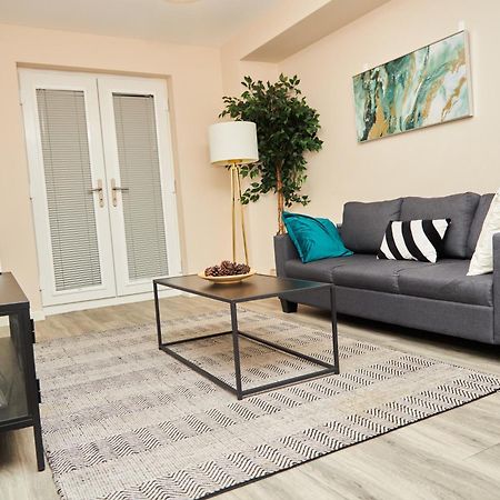 Deluxe And Cozy Two Bedroom With 1 Bathroom And Open Balcony Manchester Exterior foto