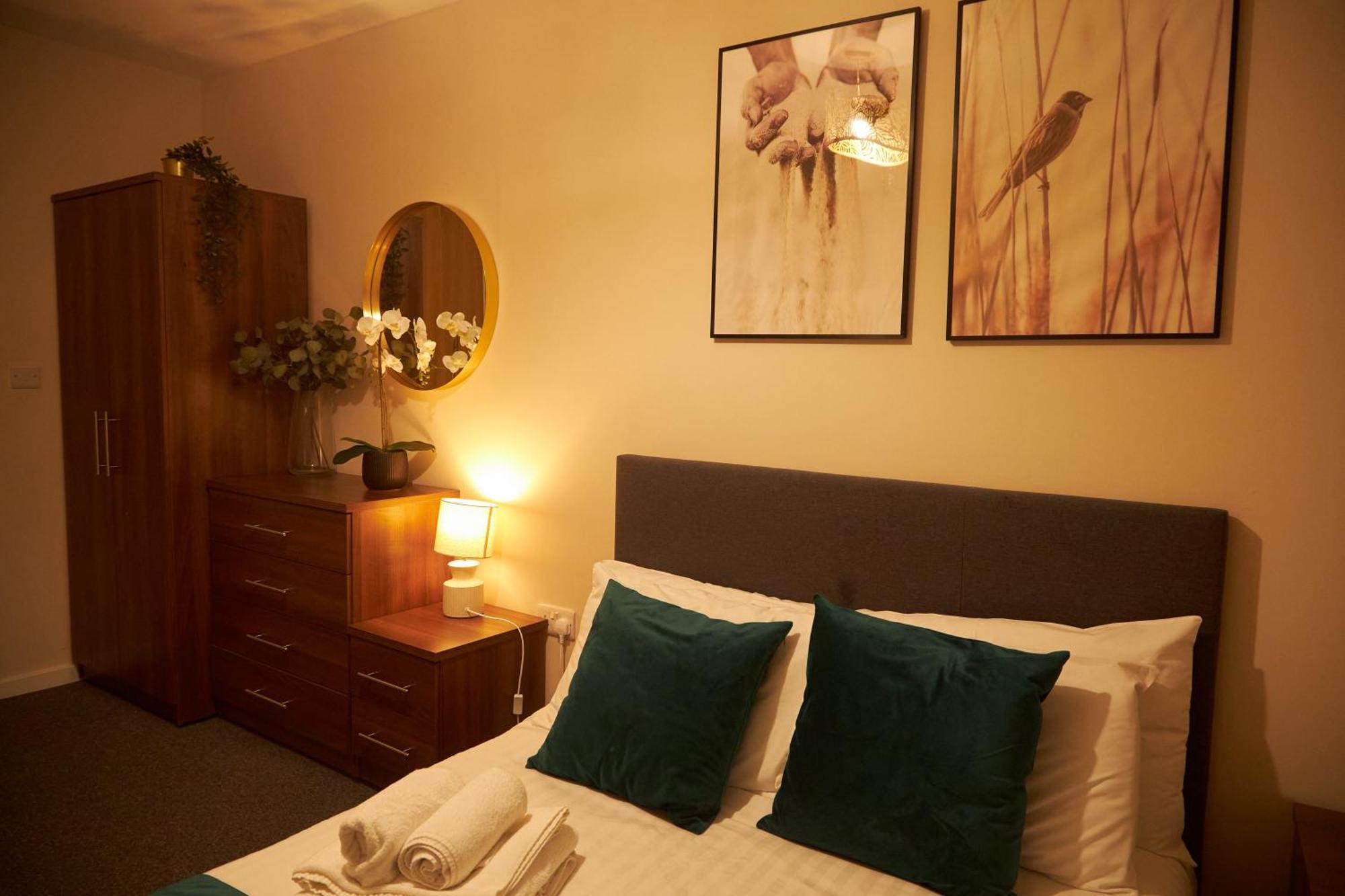 Deluxe And Cozy Two Bedroom With 1 Bathroom And Open Balcony Manchester Exterior foto