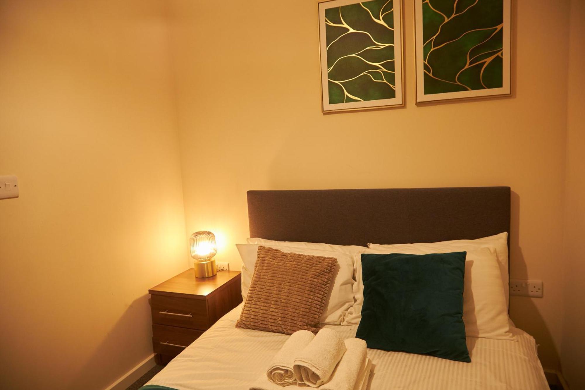 Deluxe And Cozy Two Bedroom With 1 Bathroom And Open Balcony Manchester Exterior foto