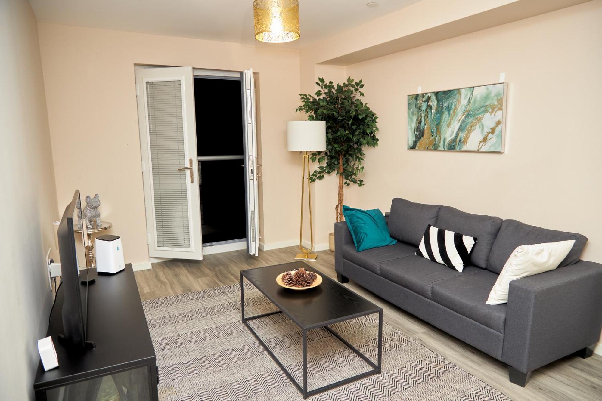 Deluxe And Cozy Two Bedroom With 1 Bathroom And Open Balcony Manchester Exterior foto