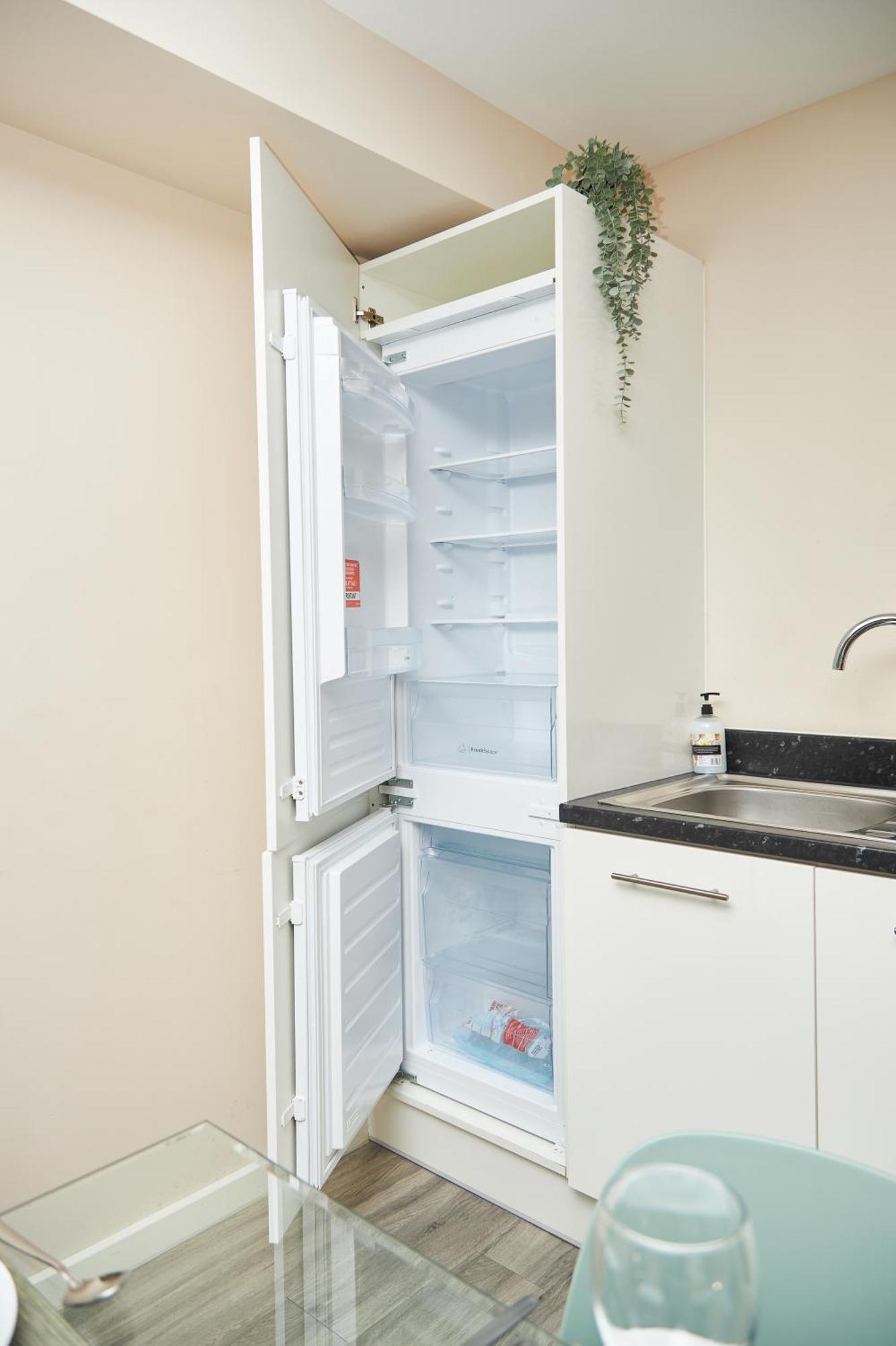Deluxe And Cozy Two Bedroom With 1 Bathroom And Open Balcony Manchester Exterior foto