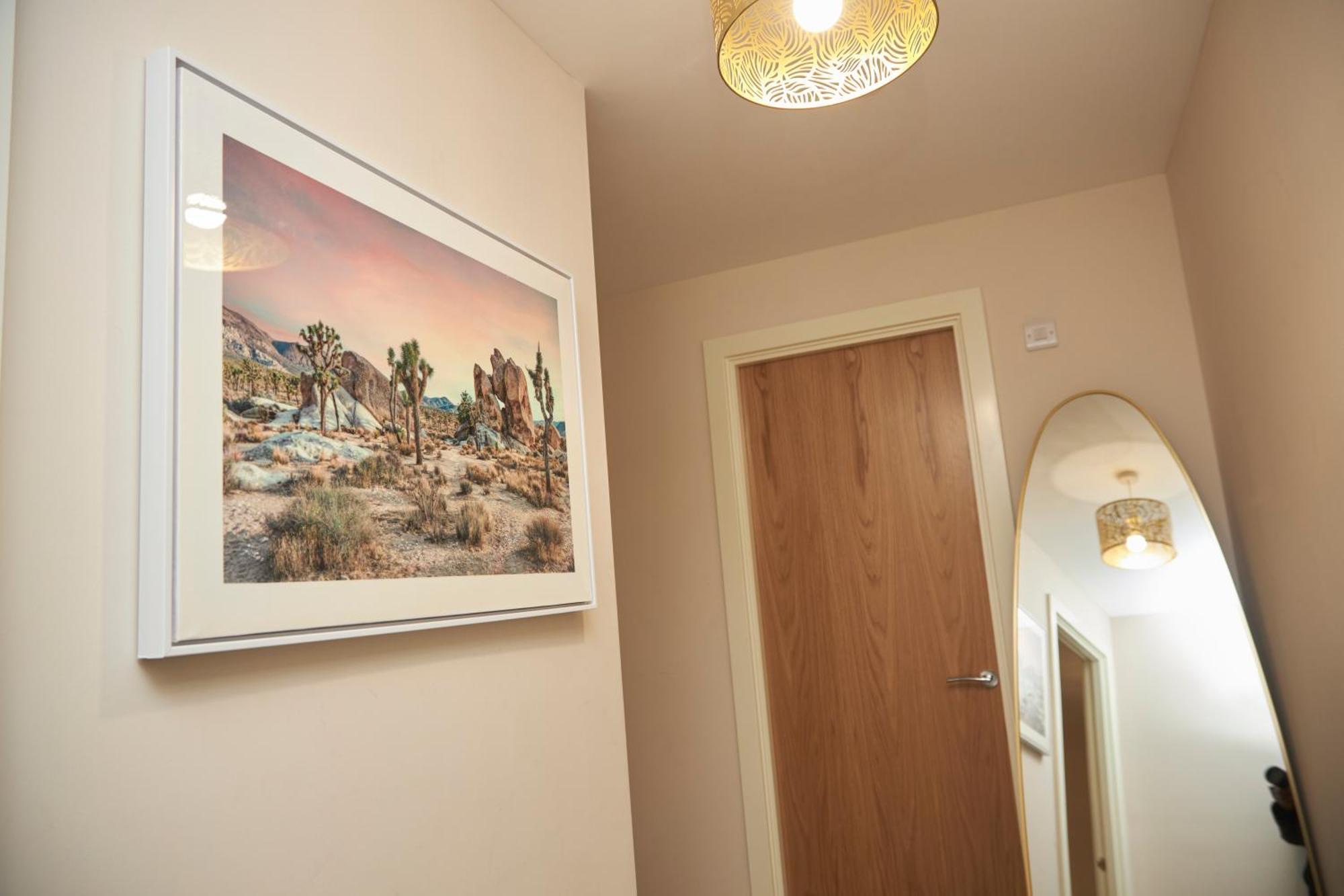 Deluxe And Cozy Two Bedroom With 1 Bathroom And Open Balcony Manchester Exterior foto